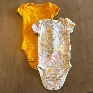 Like New Carters Colorful Kids One Piece Set - Newborn
